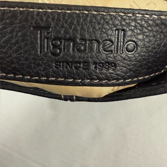 Vintage Tignanello Black pebbled Leather Crossbody w/ Key Chain - Picture 7 of 13